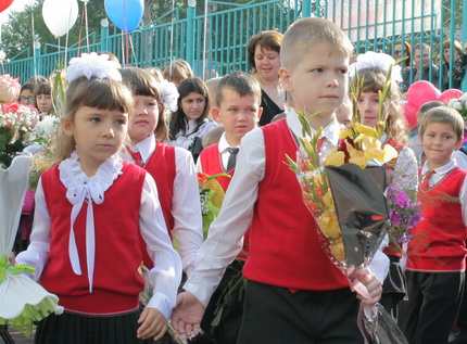 По 2 тысячи рублей получат дети из многодетных семей на приобретение школьной формы 
