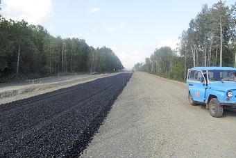 Строительство дороги в Камень-на-Оби ведется в круглогодичном режиме