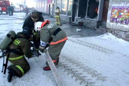 В Новосибирске загорелся торговый центр «Большая Медведица»