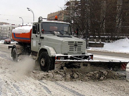 Дорожная техника получила подкрепление для борьбы со снегом