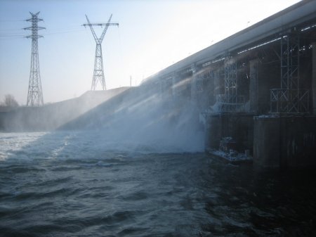 ГЭС опустила уровень водохранилища ниже «мертвого объема»