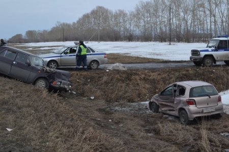 На Ордынской трассе «Волга» протаранила иномарку: погиб 1 человек