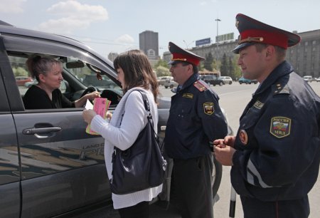 Филологи проверили грамотность водителей в центре города