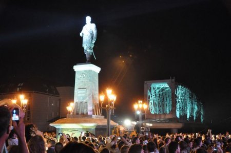 Этой ночью в Новосибирске открыли памятник Александру III 