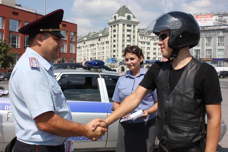 ГИБДД устроила экзамен на знание ПДД в центре города