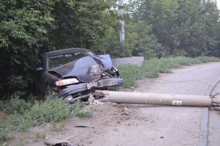 «Ниссан» снес столб на «тещином языке»