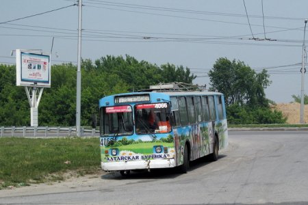 В Новосибирске троллейбусам пришлось «ночевать» на остановке «Завод Медпрепаратов»