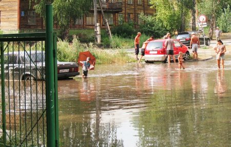 Короткий ливень в Академгородке привел к наводнению