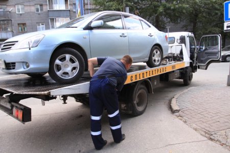 Тарифы за эвакуацию машин на штрафстоянки в Новосибирске прокуратура сочла незаконным