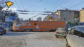 В Новосибирске произошло ДТП с участием снегоуборочного трамвая