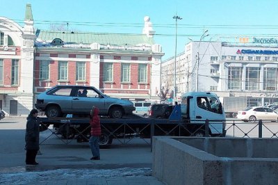 Новосибирского водителя увезли на штрафстоянку вместе с машиной
