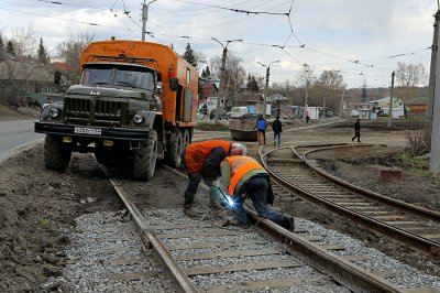 В Новосибирске приступили к ремонту трамвайных путей