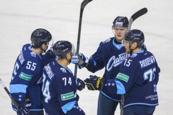 Хоккеисты «Сибири» переиграли «Слован»