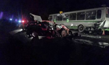 В результате столкновения легковушки с автобусом погиб 30-летний мужчина