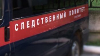 В Железнодорожном районе Новосибирска в закрытом автомобиле обнаружили труп