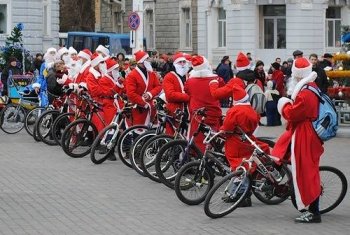 По центру Новосибирска проедет колонна Дедов Морозов на велосипедах