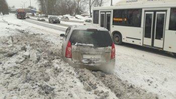 На обледеневшем Бердском шоссе произошло массовое ДТП