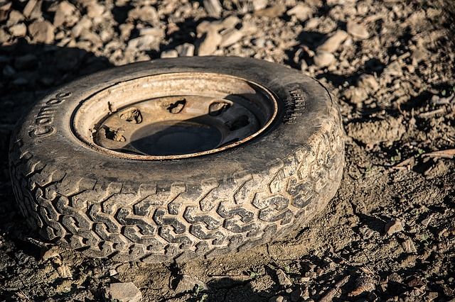 В Новосибирске у КАМАЗа на полном ходу оторвались два колеса